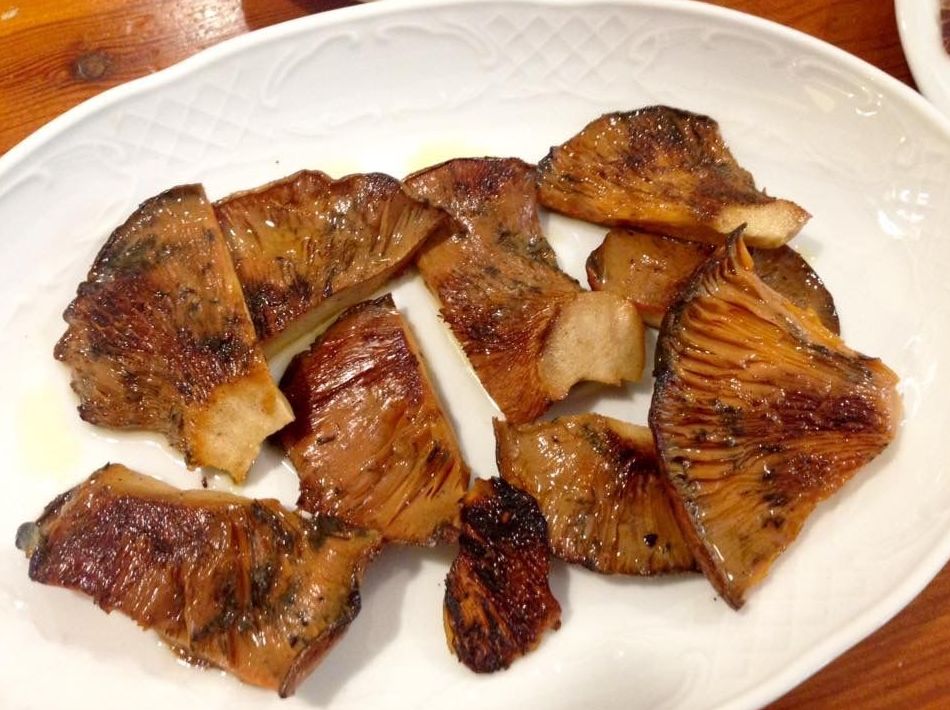 Restaurante con cocina mediterrránea