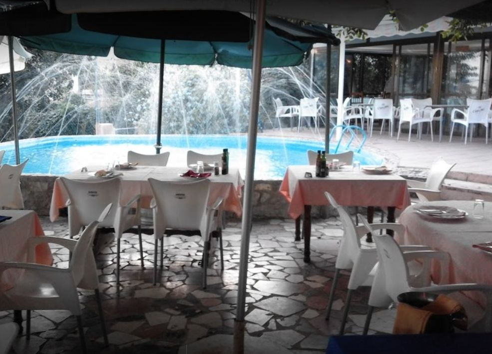 restaurante con piscina Font del Molí